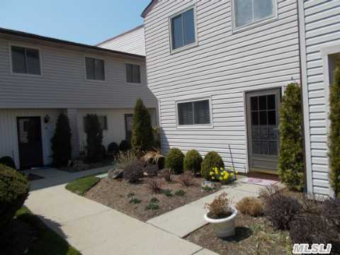 #1 photo, 650 Newbridge Road, 長島 East Meadow , NY 11554