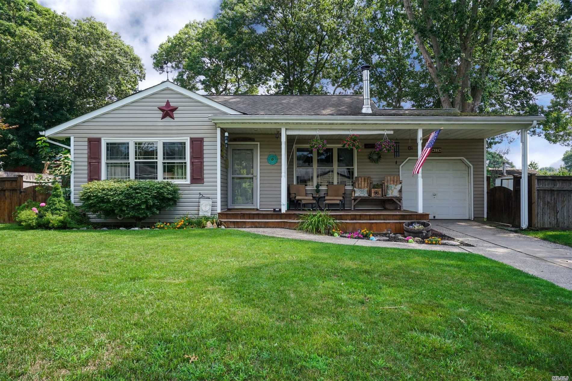 #1 photo, 17 Mallard Avenue, سوفولك Selden , NY 11784