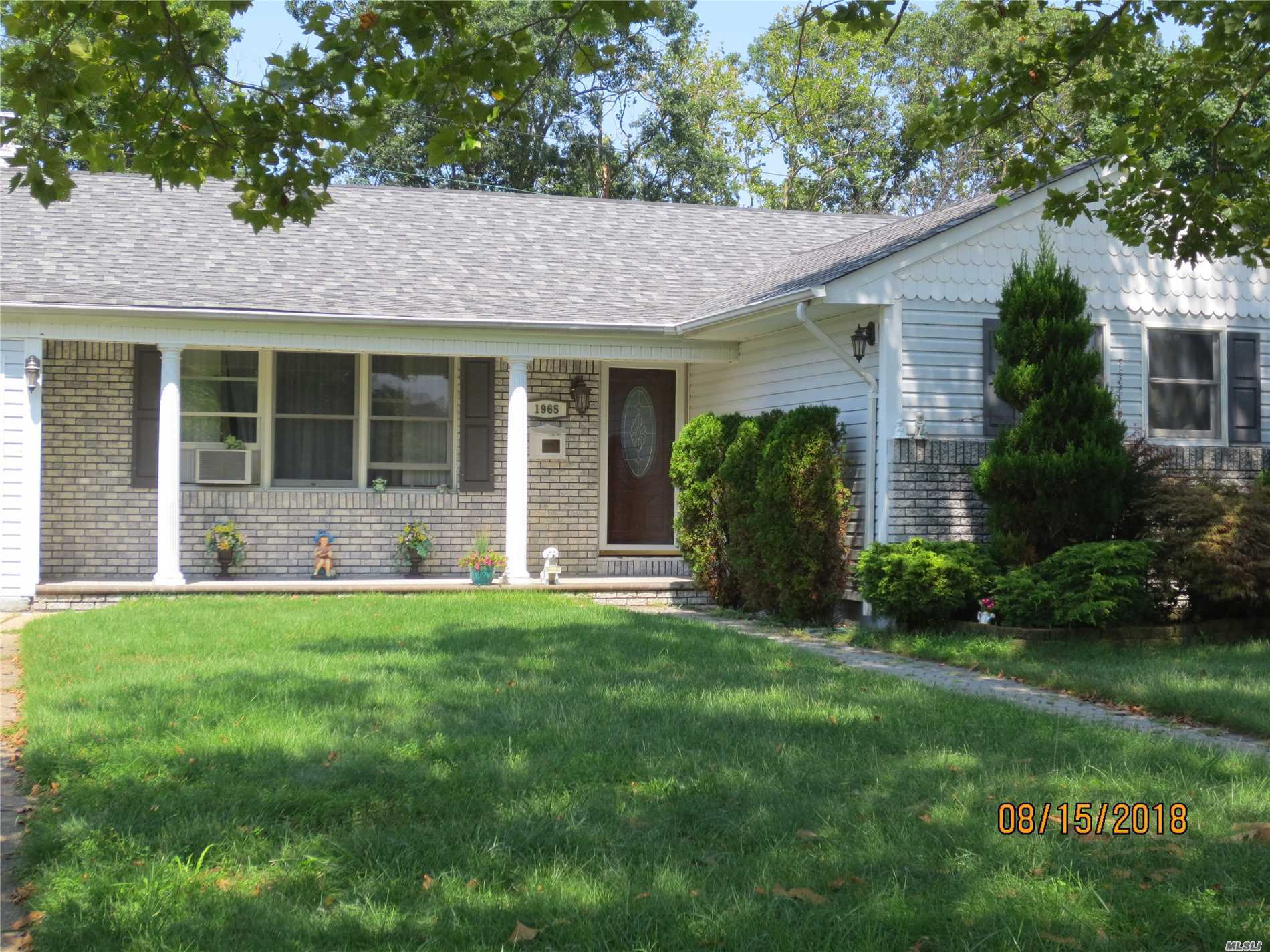 #1 photo, 1965 Nantucket Road, Merrick , NY 11566