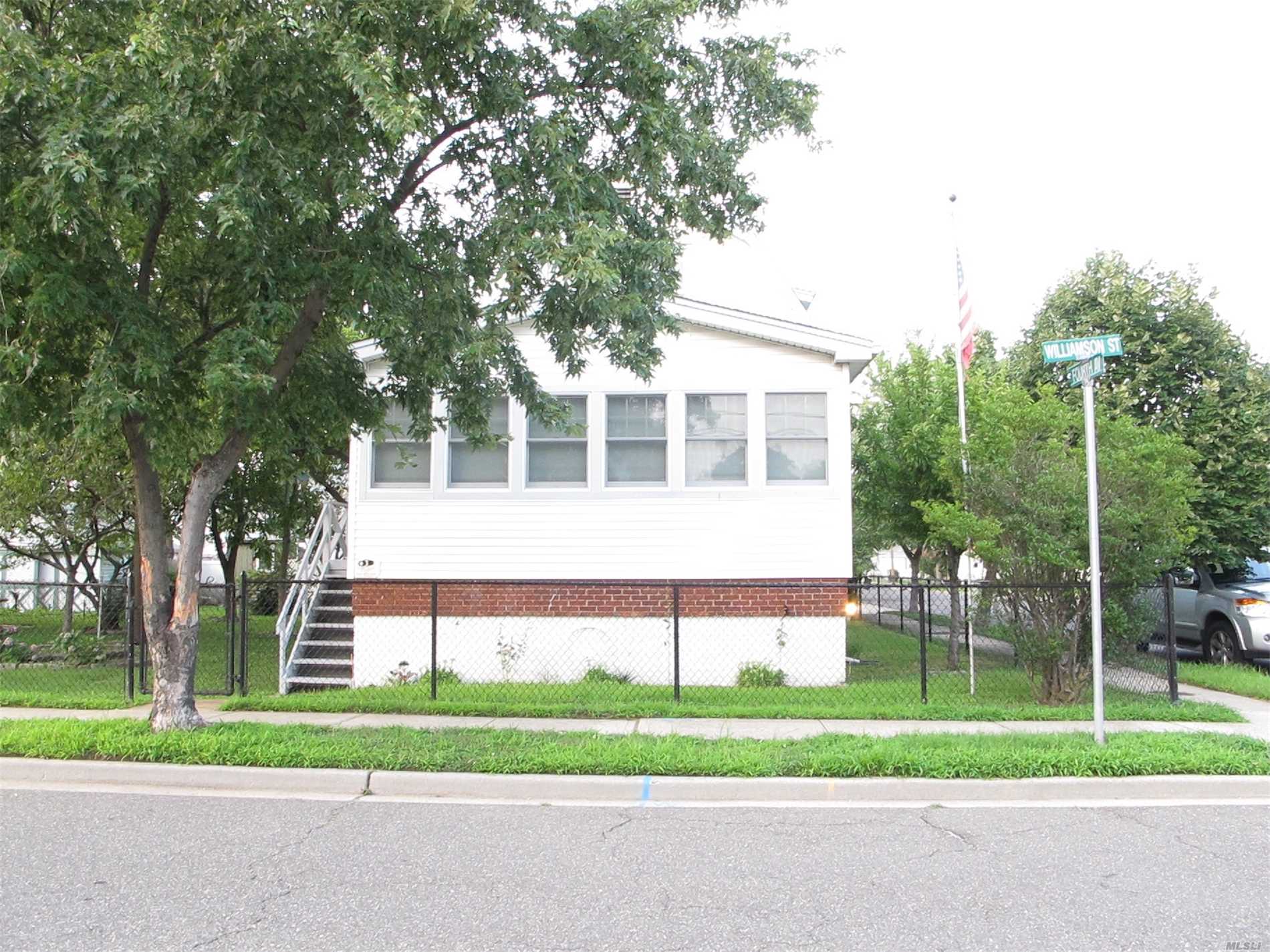 #1 photo, 50 Williamson Street, ナッソー郡 East Rockaway , NY 11518