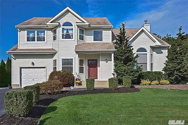 #1 photo, 3 Peachtree Court, Holtsville , NY 11742