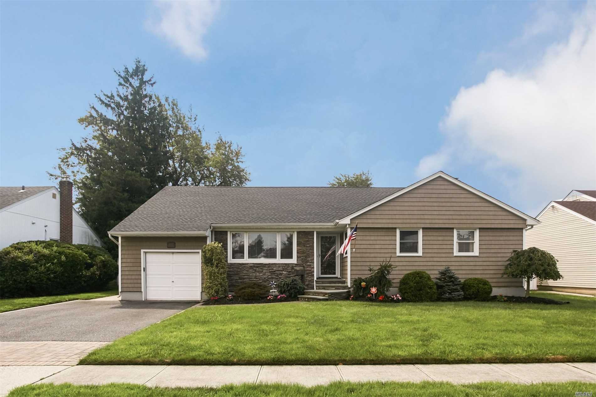 #1 photo, 1420 Garfield Road, ناسو East Meadow , NY 11554