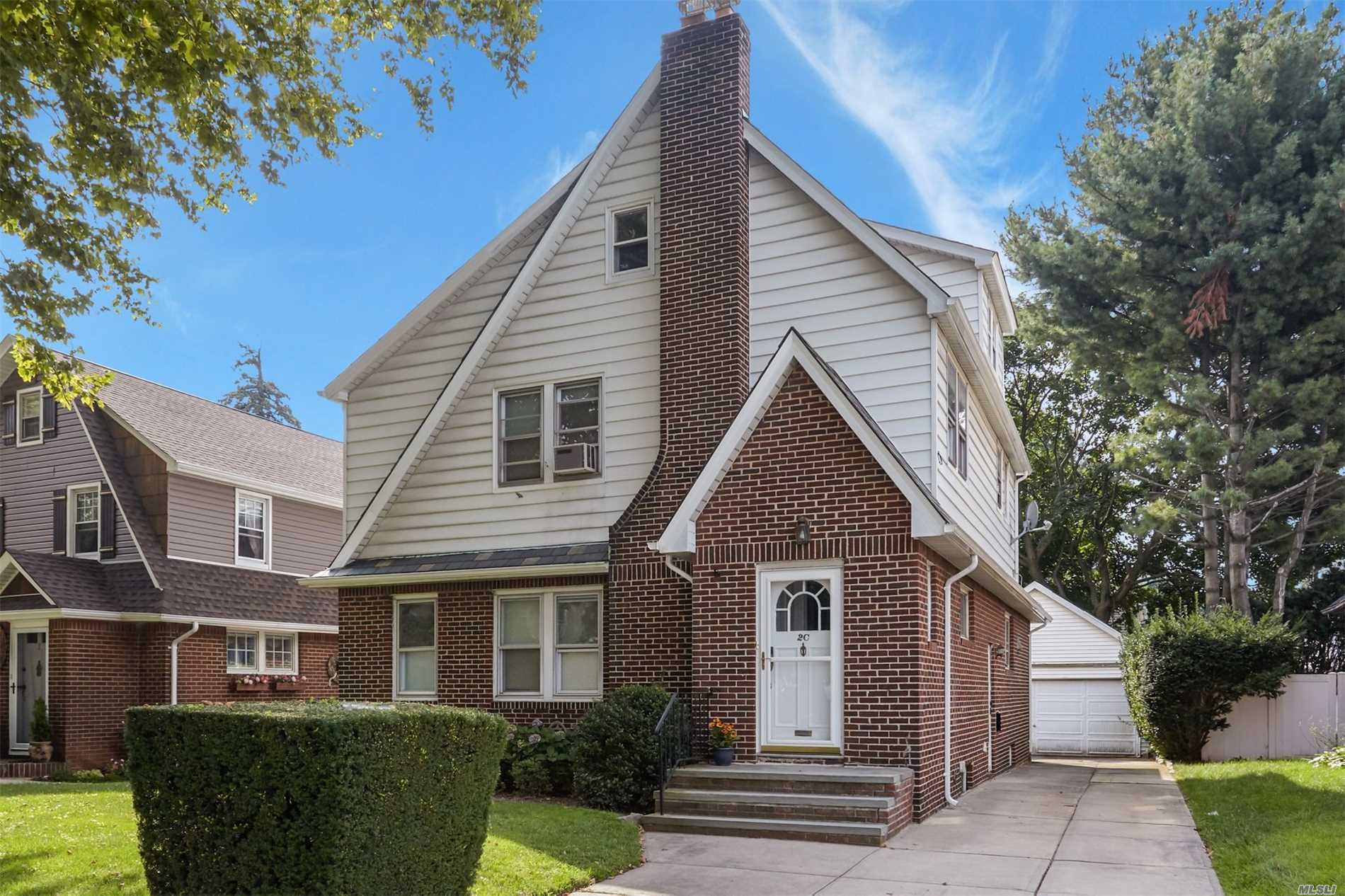 #1 photo, 2C Huron Road, ناسو Bellerose Village , NY 11001