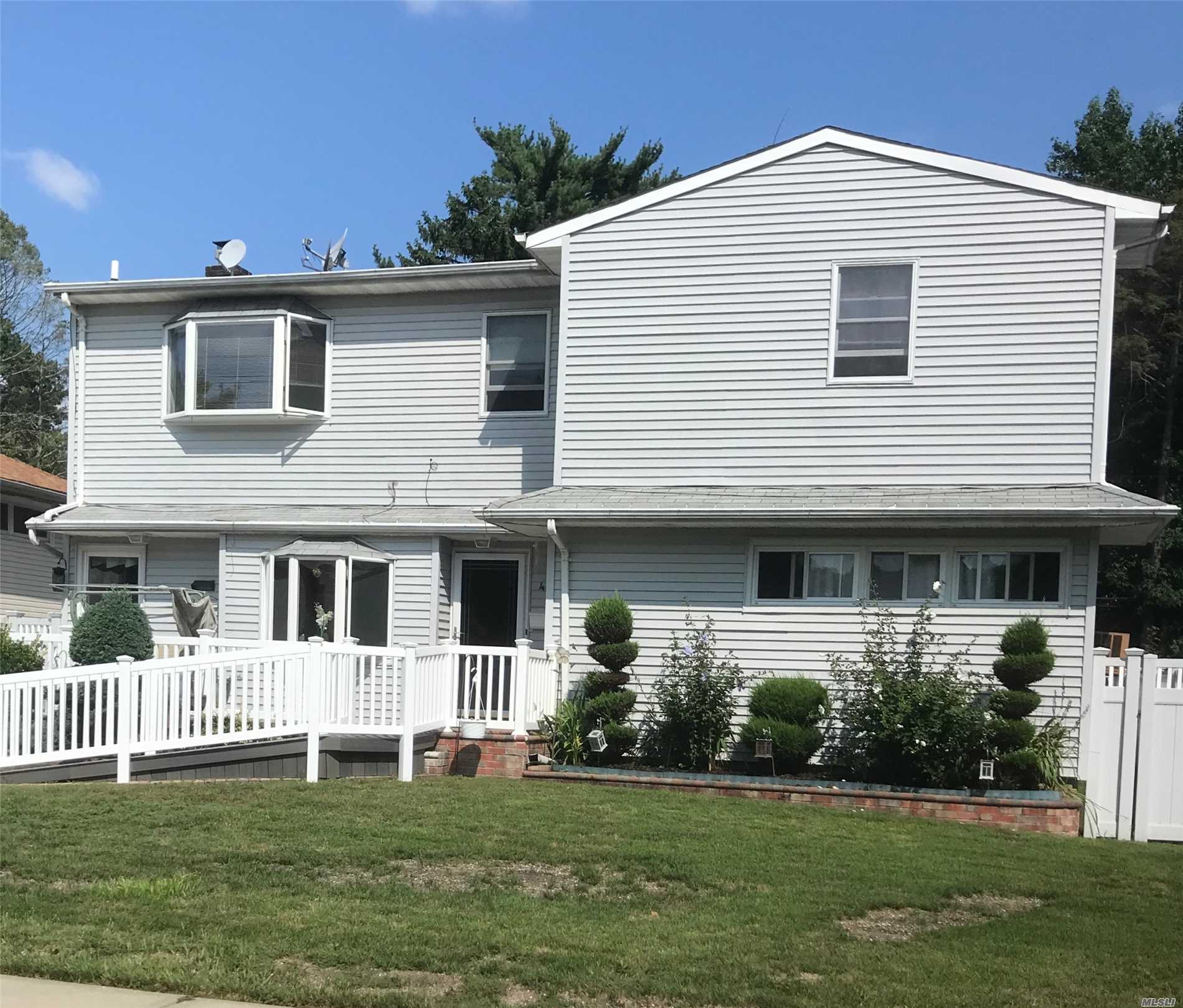 #1 photo, 418 Compass Street, ナッソー郡 Uniondale , NY 11553