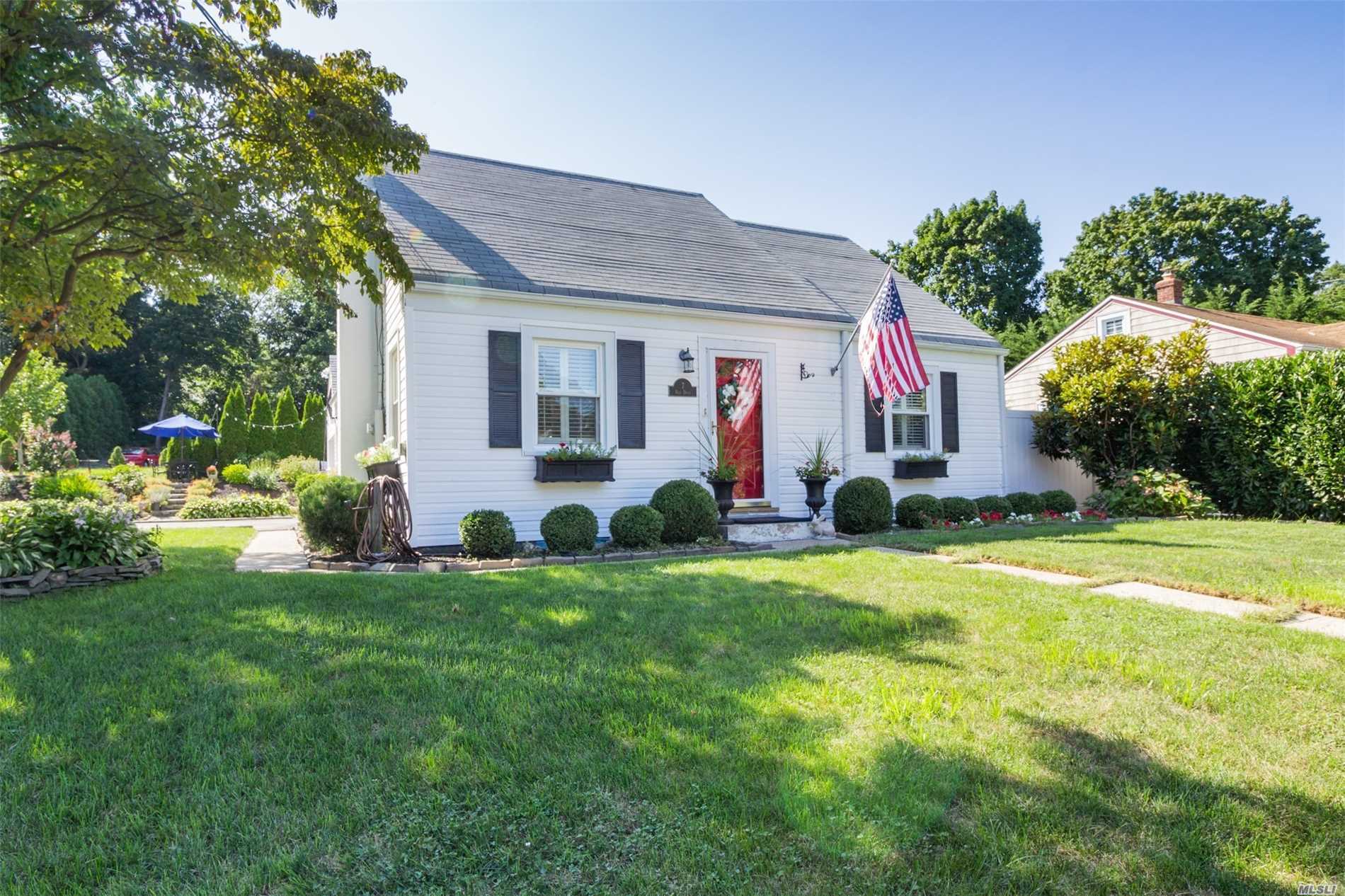 #1 photo, 7 Vale Drive, सफ़ोक काउंटी Huntington , NY 11743