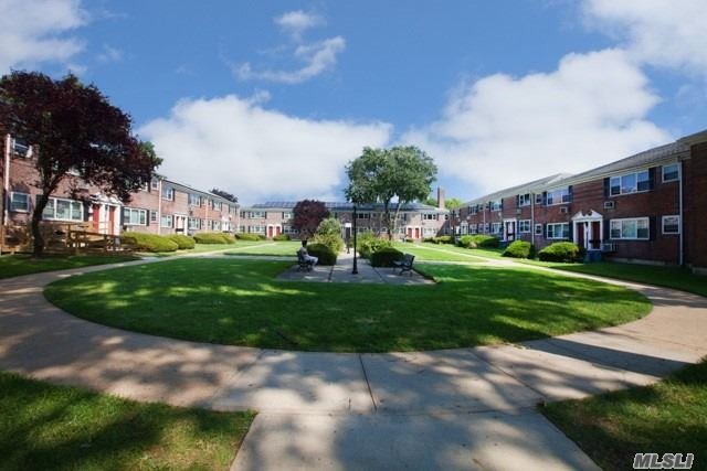 #1 photo, 67-49 152 Street, 法拉盛 Flushing , NY 11367