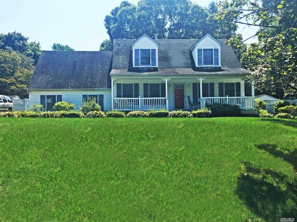 #1 photo, 2 Pine Needle Drive, サフォーク郡 Manorville , NY 11949