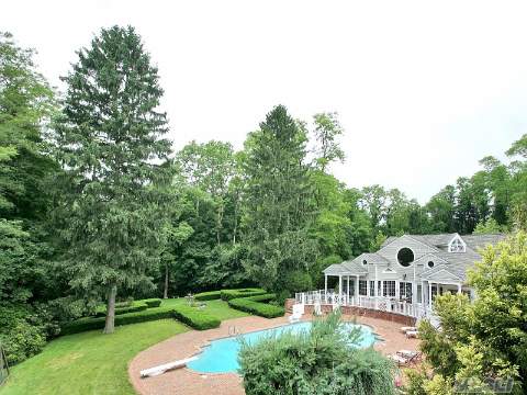 #1 photo, 9 Stoddart Court, 长岛 Matinecock , NY 11560