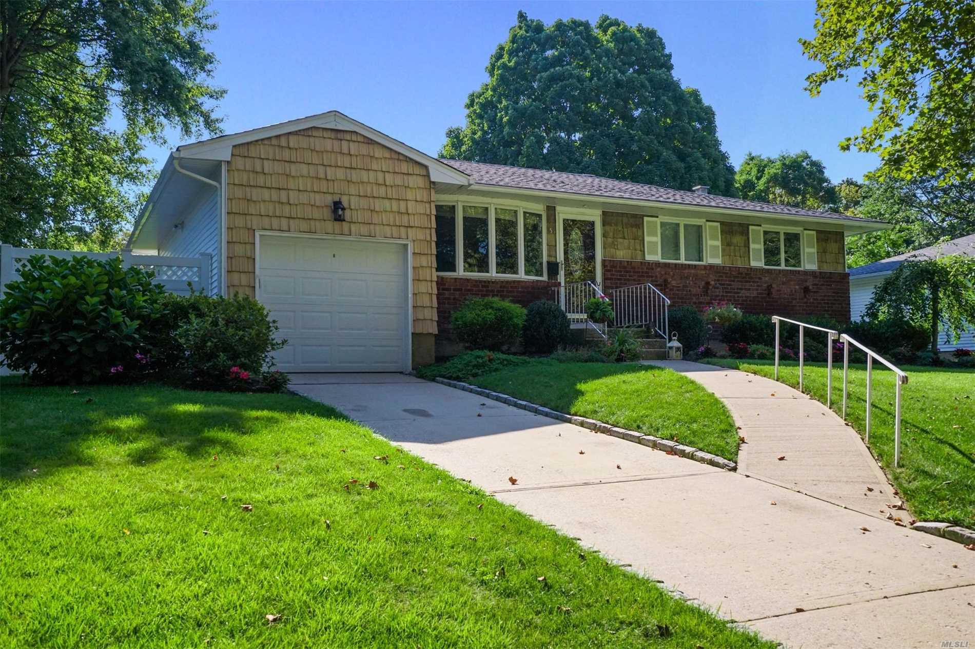 #1 photo, 5 Balboa Drive, サフォーク郡 Kings Park , NY 11754