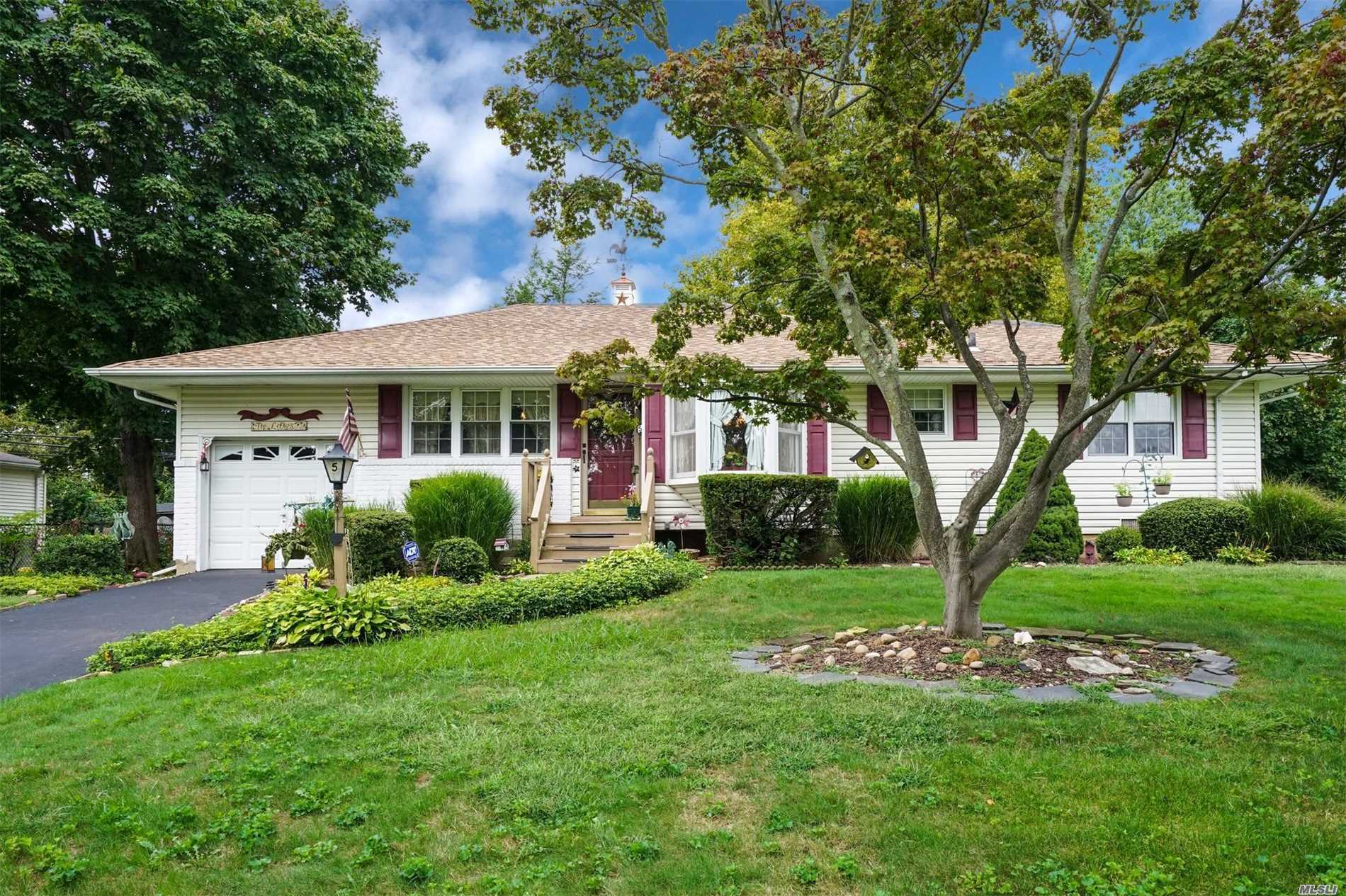 #1 photo, 5 E Hill Drive, サフォーク郡 Smithtown , NY 11787