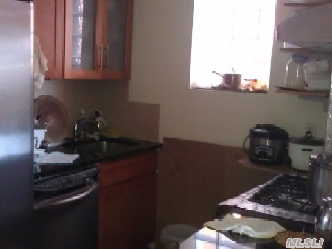 #1 photo, 91-06 Whitney Ave, クイーンズ区 Elmhurst , NY 11373