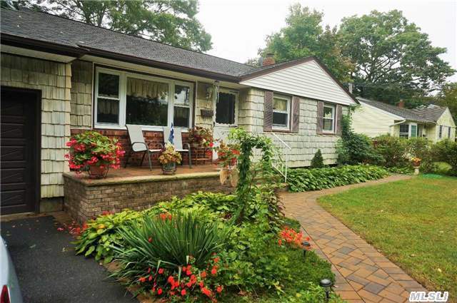 #1 photo, 144 Woodland Street, サフォーク郡 East Islip , NY 11730