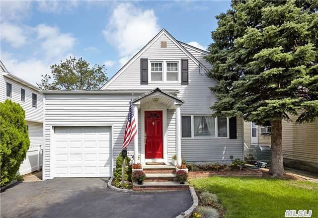 #1 photo, 75 Vanderwater Avenue, 长岛 花卉园 Floral Park , NY 11001