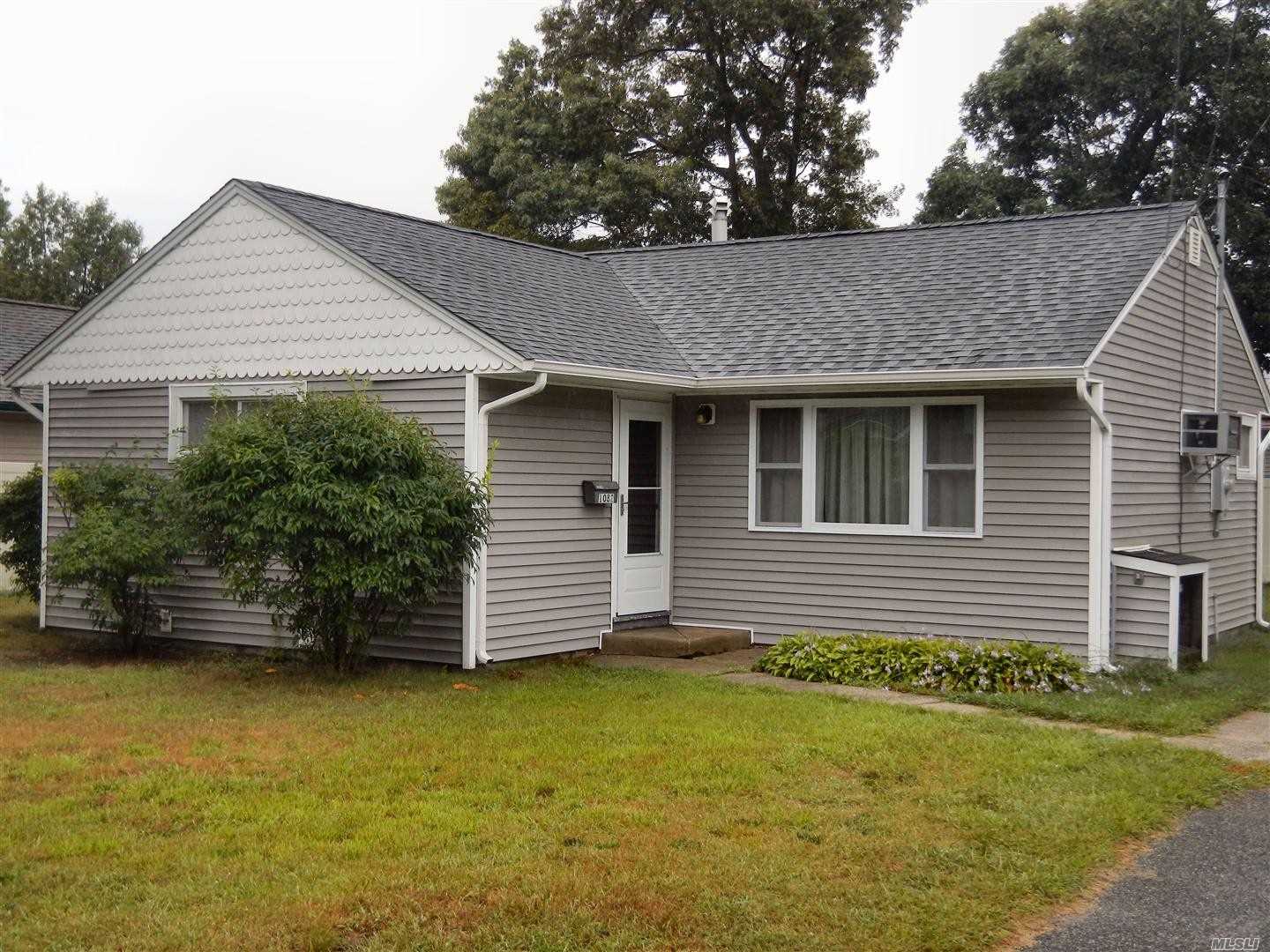 #1 photo, 1082 Courtland Drive, Bay Shore , NY 11706