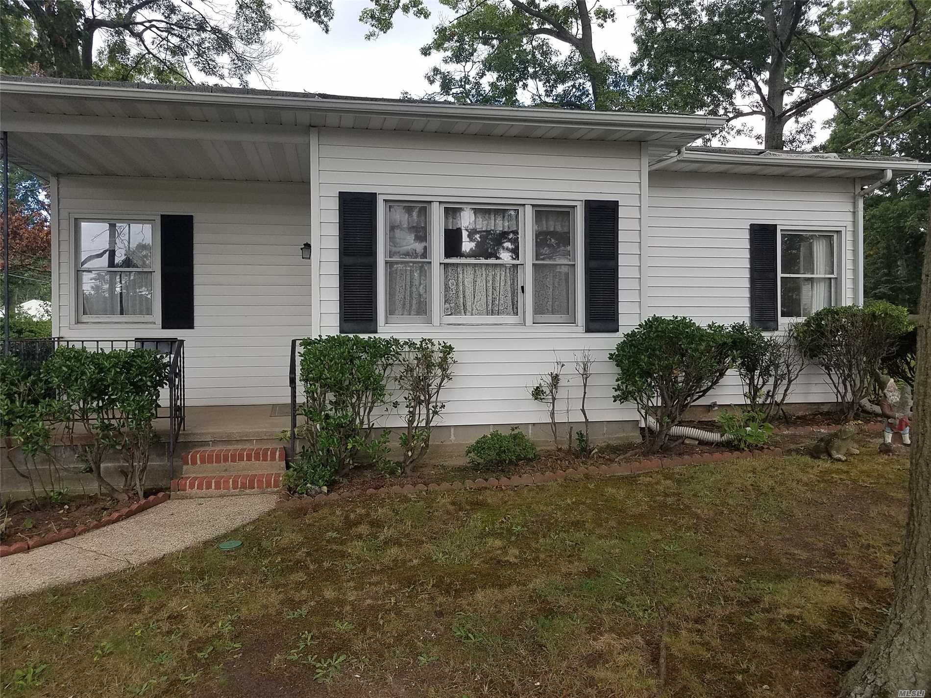 #1 photo, 89 W 4th Street, Ronkonkoma , NY 11779