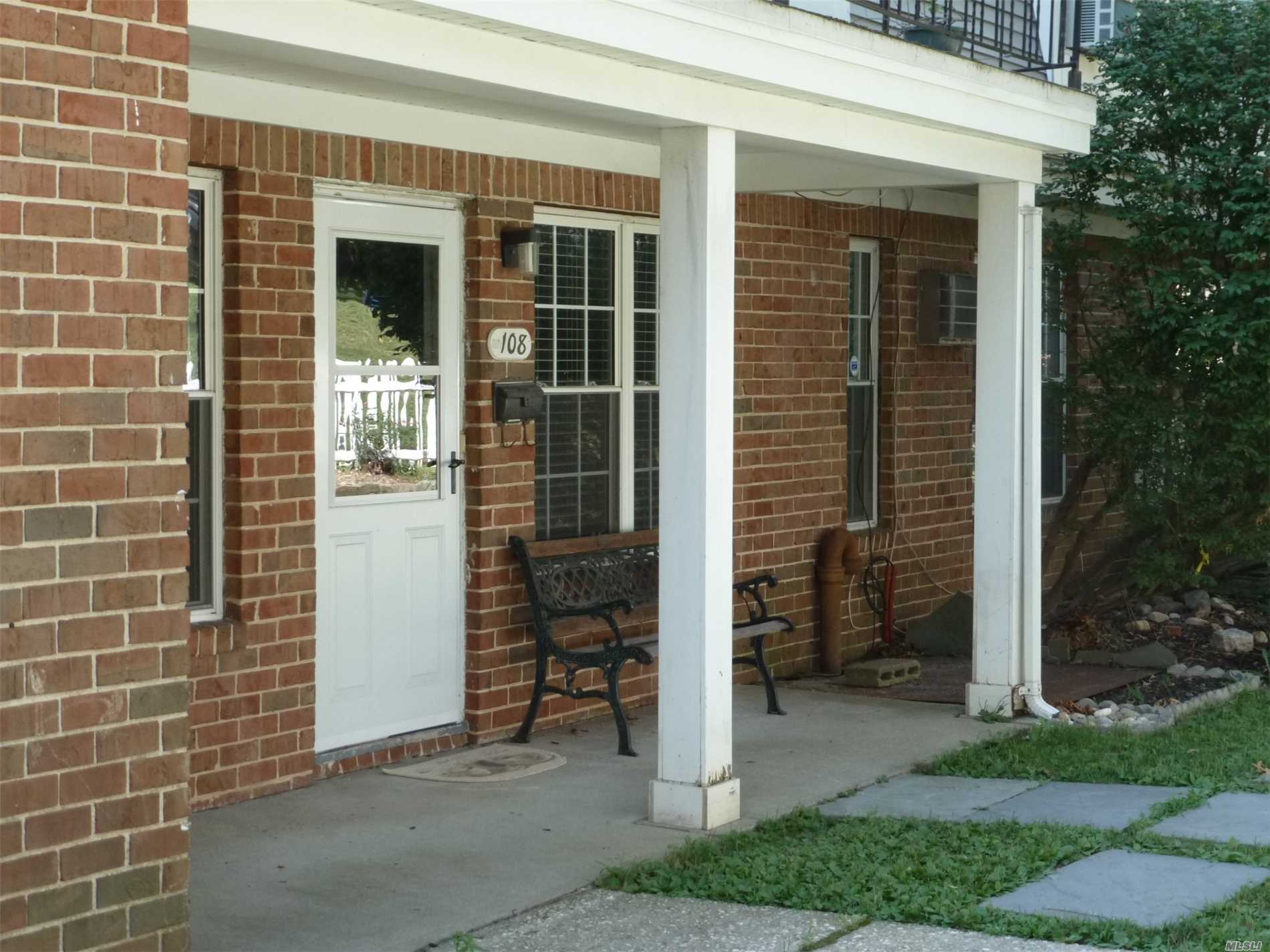 #1 photo, 108 Towne House, Hauppauge , NY 11749