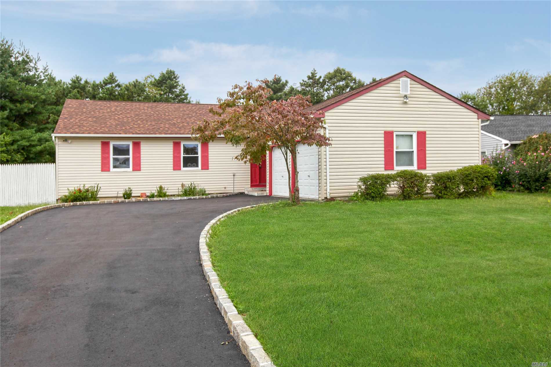 #1 photo, 26 Blueberry Lane, East Patchogue , NY 11772