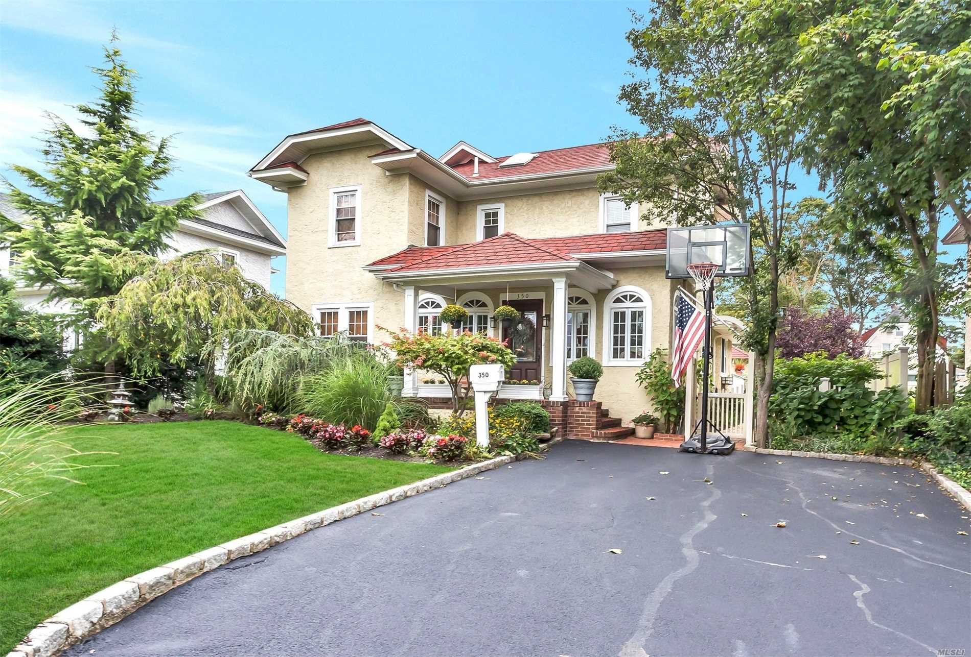 #1 photo, 350 Plymouth Avenue, מחוז סאפוק Brightwaters , NY 11718