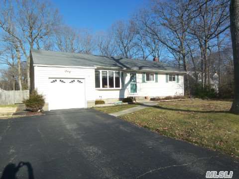 #1 photo, 195 Jefferson Avenue, Saint James , NY 11780