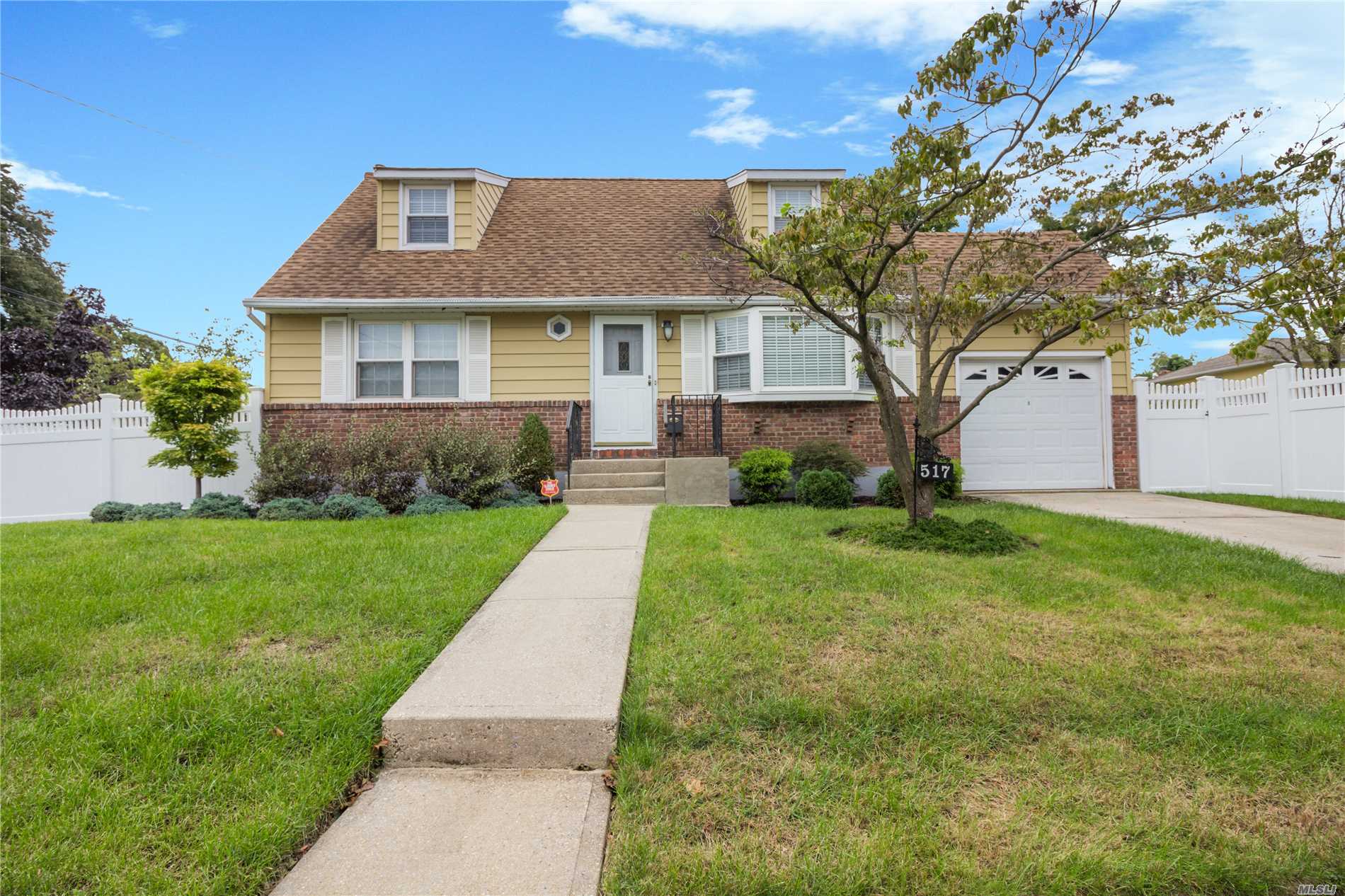 #1 photo, 517 Leader Avenue, سوفولك North Babylon , NY 11703