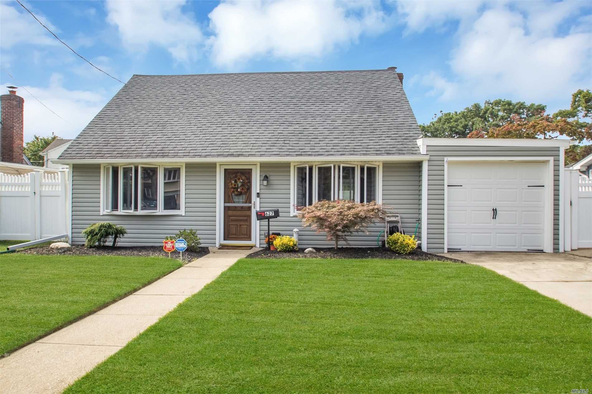 #1 photo, 627 Franklin Avenue, 長島 Massapequa , NY 11758