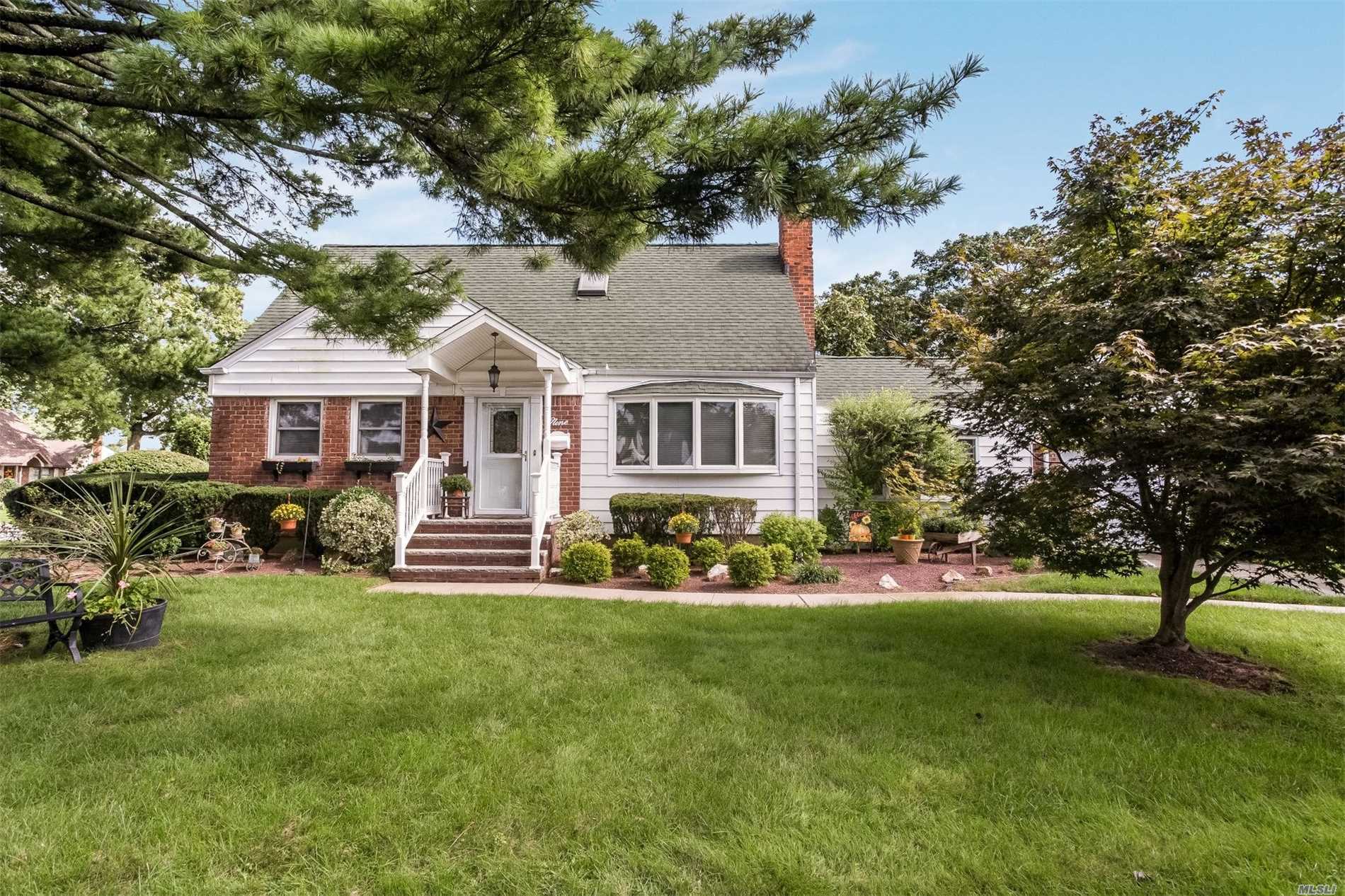 #1 photo, 9 Aster Avenue, ナッソー郡 Merrick , NY 11566