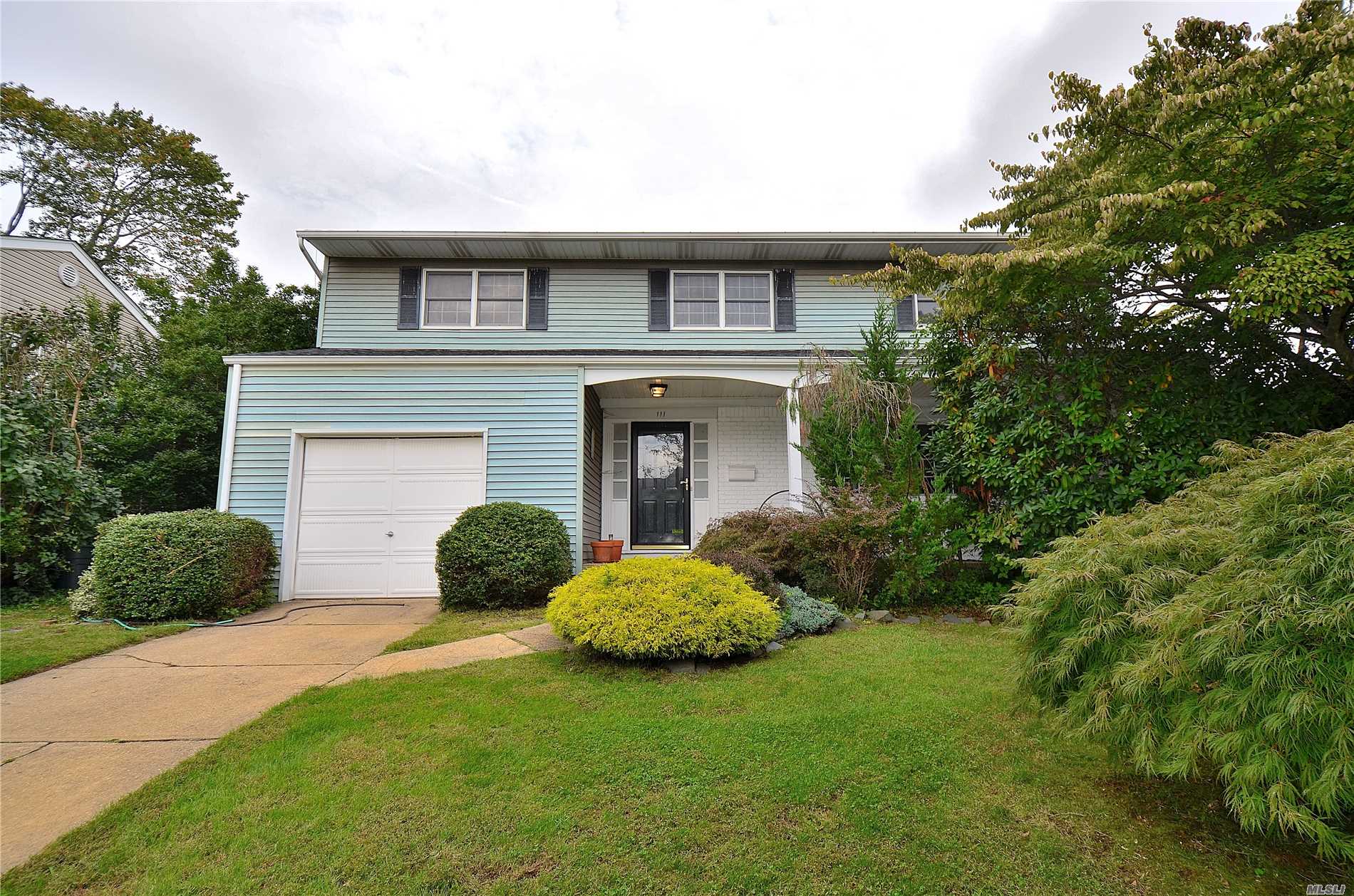 #1 photo, 111 Nassau Road, Massapequa , NY 11758