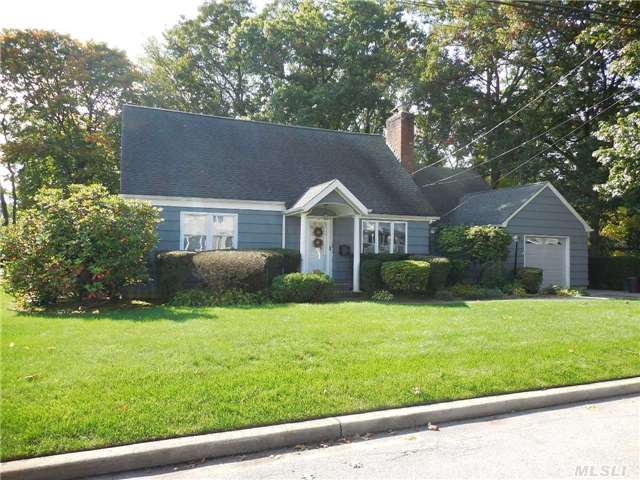 #1 photo, 2080 Decker Avenue, North Merrick , NY 11566