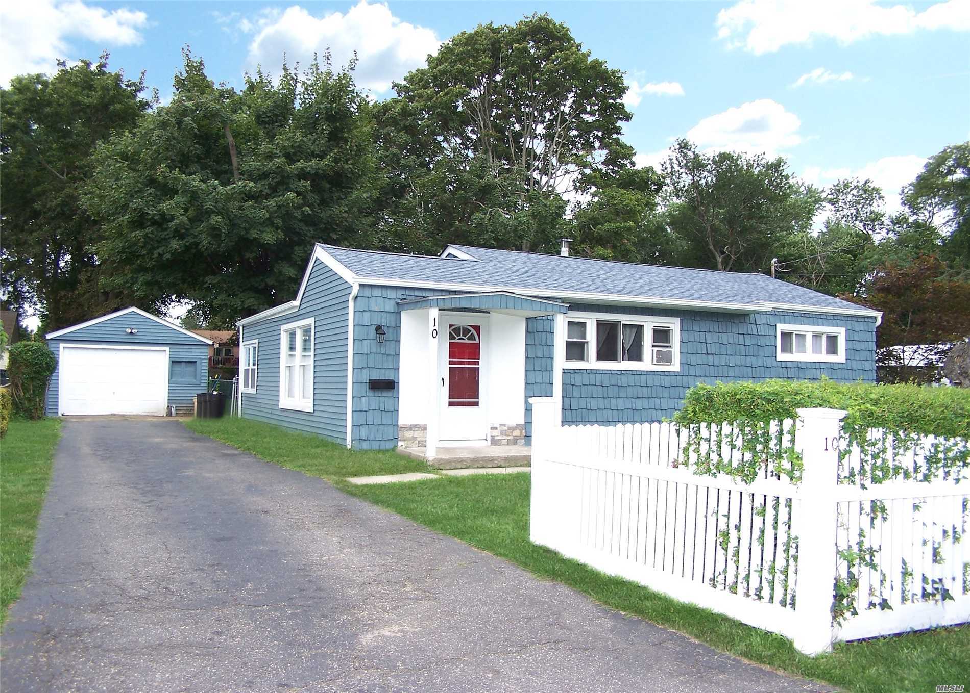 #1 photo, 10 18th Avenue, Bay Shore , NY 11706