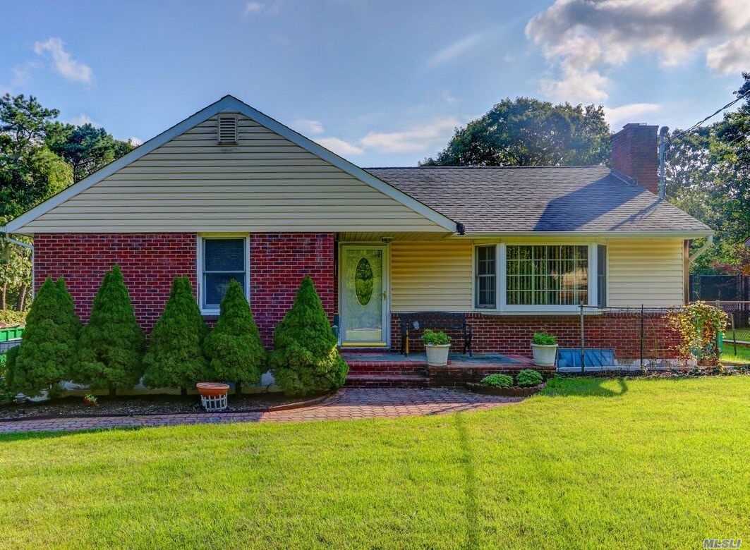 #1 photo, 53 Plymouth Boulevard, Smithtown , NY 11787