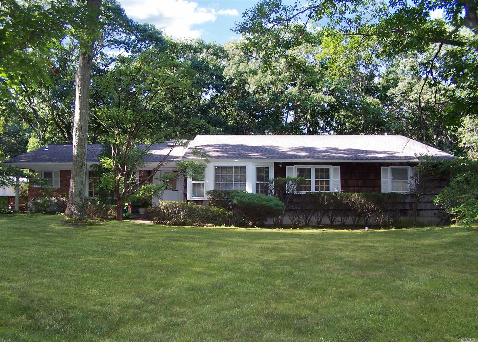 #1 photo, 10 Ibsen Court, サフォーク郡 Dix Hills , NY 11746