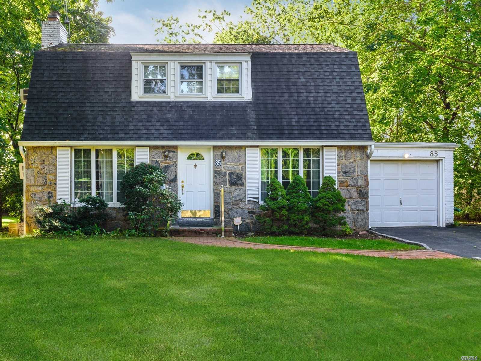 #1 photo, 85 Entrance Road, מחוז נסאו East Hills , NY 11577