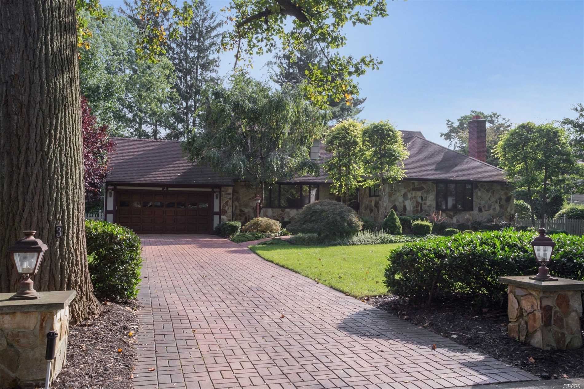 #1 photo, 3 John Street, ناسو Garden City , NY 11530