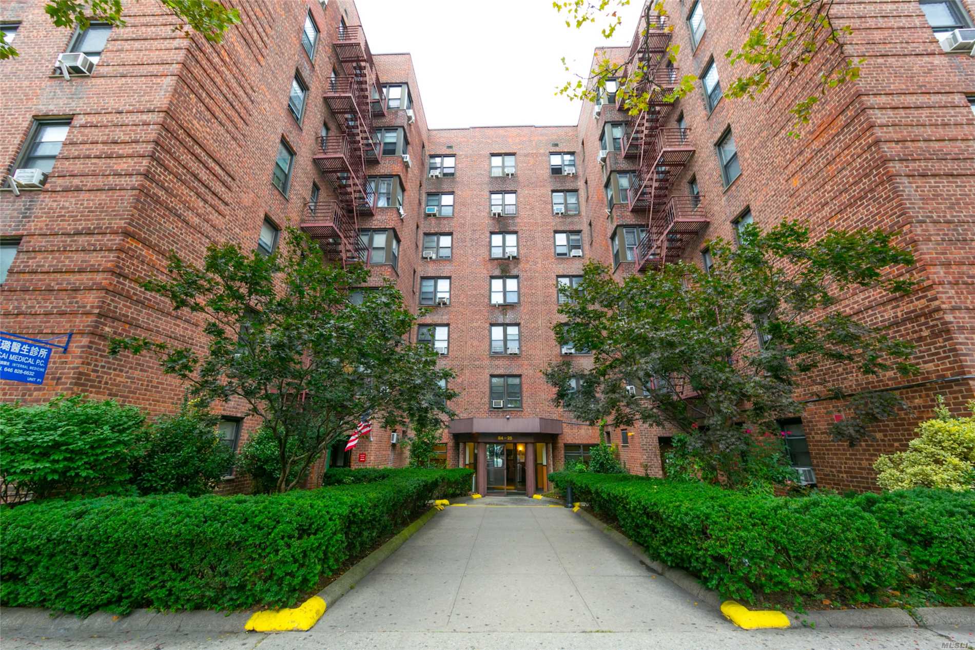 #1 photo, 84-25 Elmhurst Avenue, クイーンズ区 Elmhurst , NY 11373