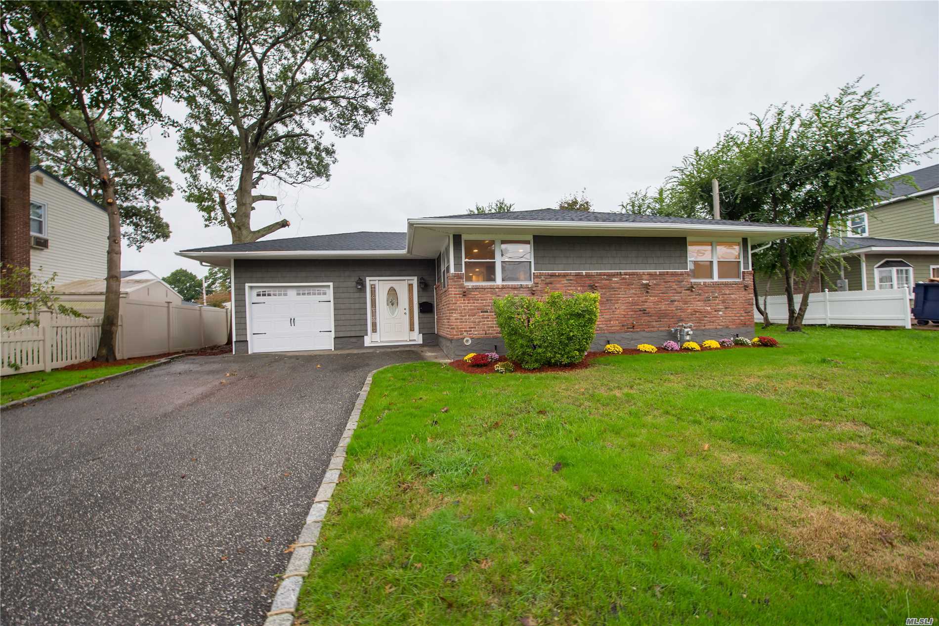 #1 photo, 30 4th Avenue, Farmingdale , NY 11735
