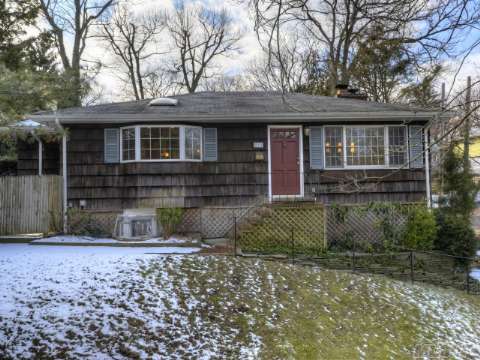 #1 photo, 215 Vernon Valley Rd, E. Northport , NY 11731