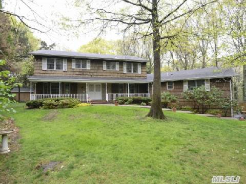 #1 photo, 25 Stonywell Ct, سوفولك Dix Hills , NY 11746