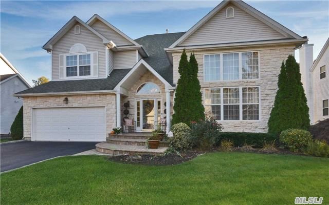 #1 photo, 6 Marigold Ct, Holtsville , NY 11742