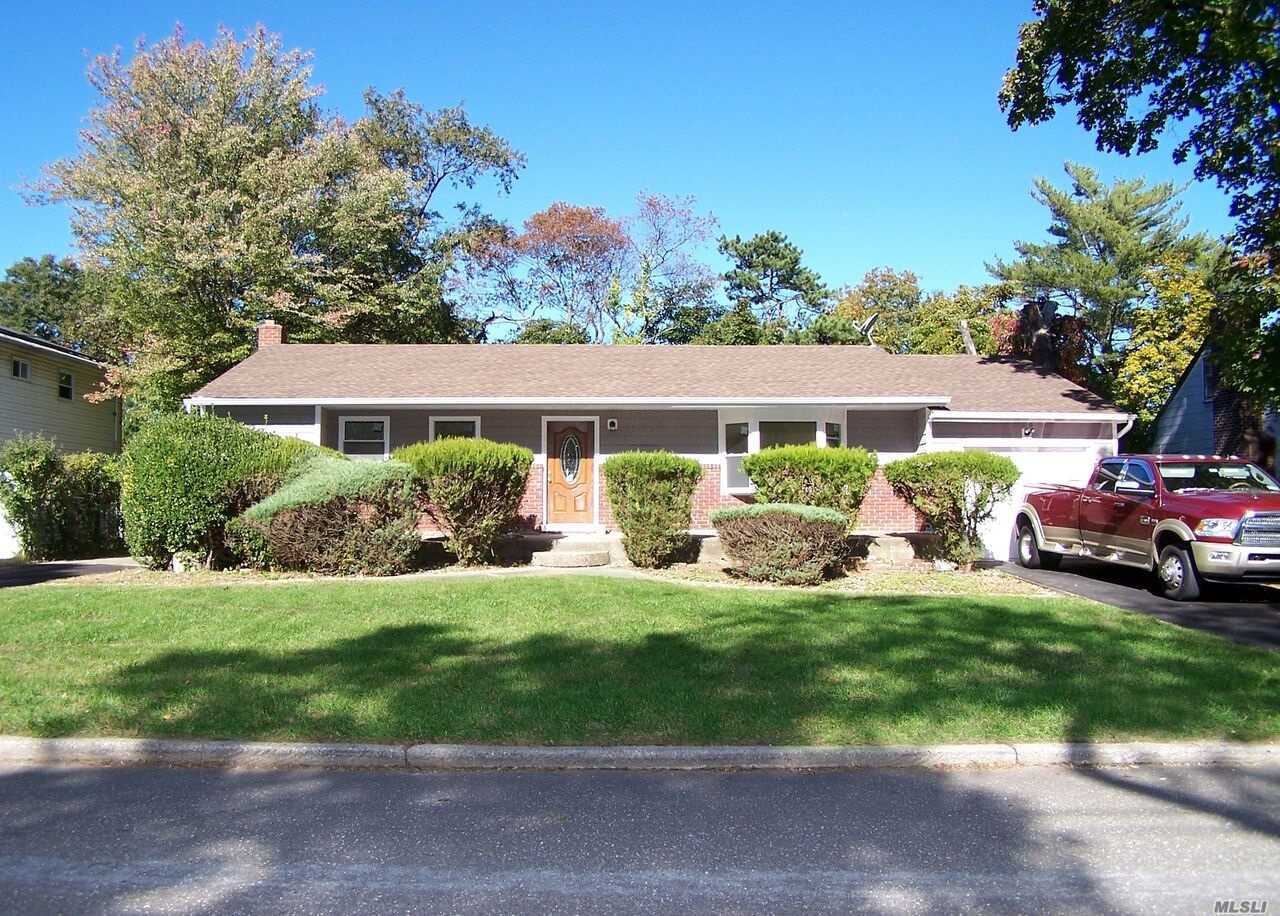 #1 photo, 671 Lakeway Drive, সাফোক কাউন্টি West Babylon , NY 11704