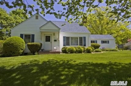 #1 photo, 113 Folsom Avenue, Саффолк ‖ Huntington Station , NY 11746