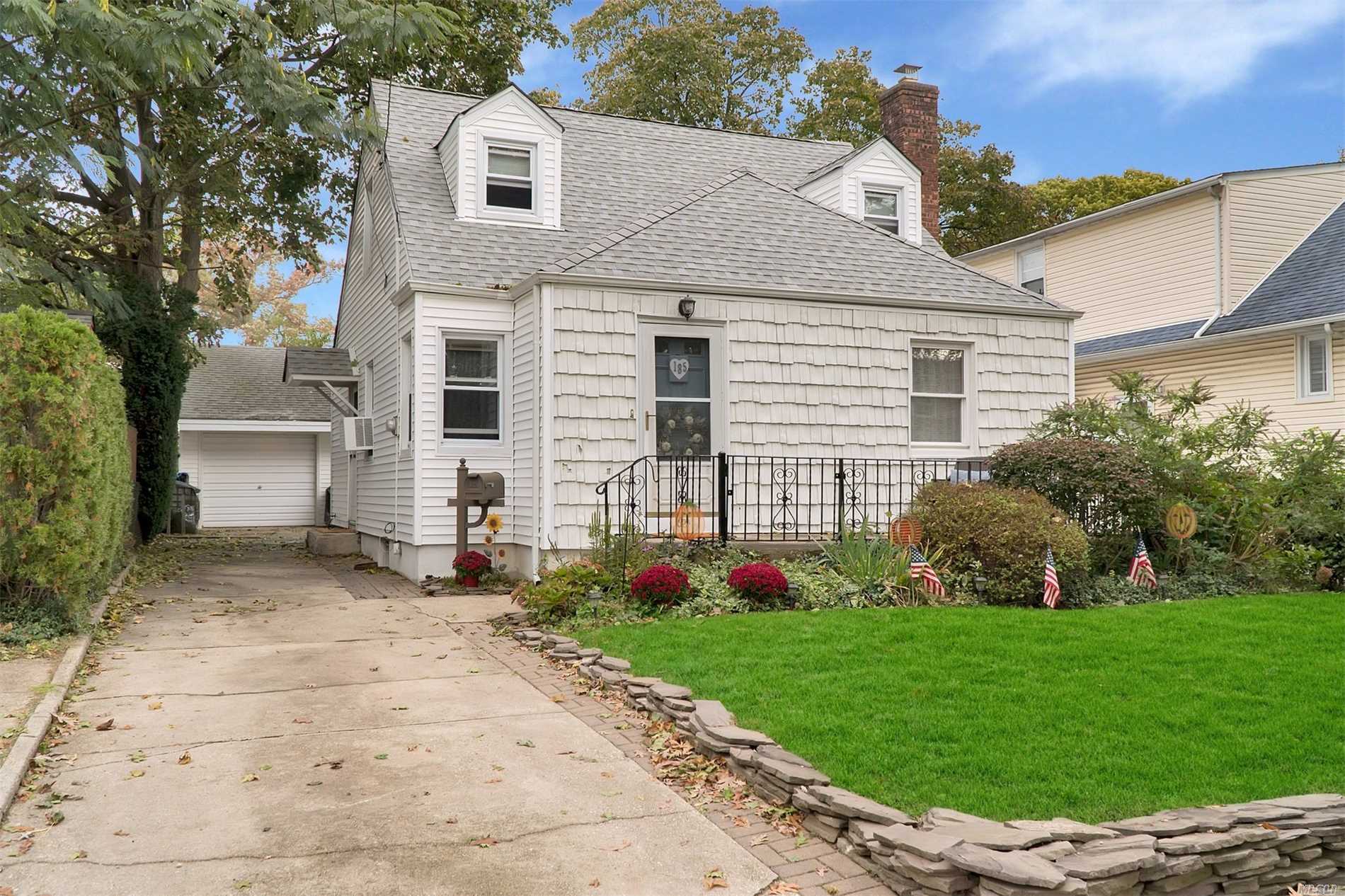 #1 photo, 185 E Chester Street, ナッソー郡 Valley Stream , NY 11580