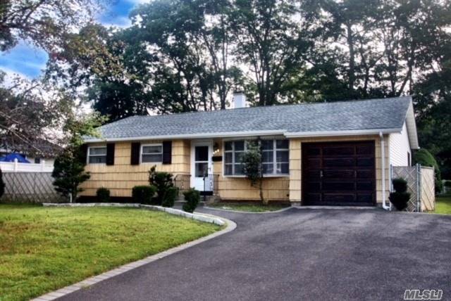 #1 photo, 245 Lowell Road, 东长岛 Sayville , NY 11782