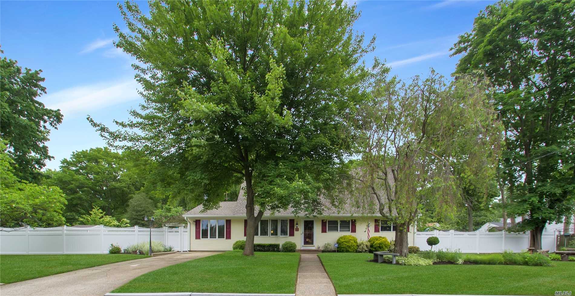 #1 photo, 157 Oakland Avenue, सफ़ोक काउंटी Miller Place , NY 11764