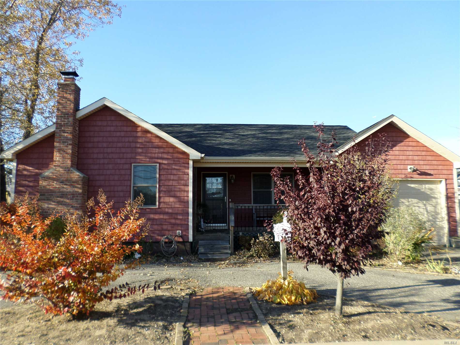 #1 photo, 54 Knoll Street, Lindenhurst , NY 11757