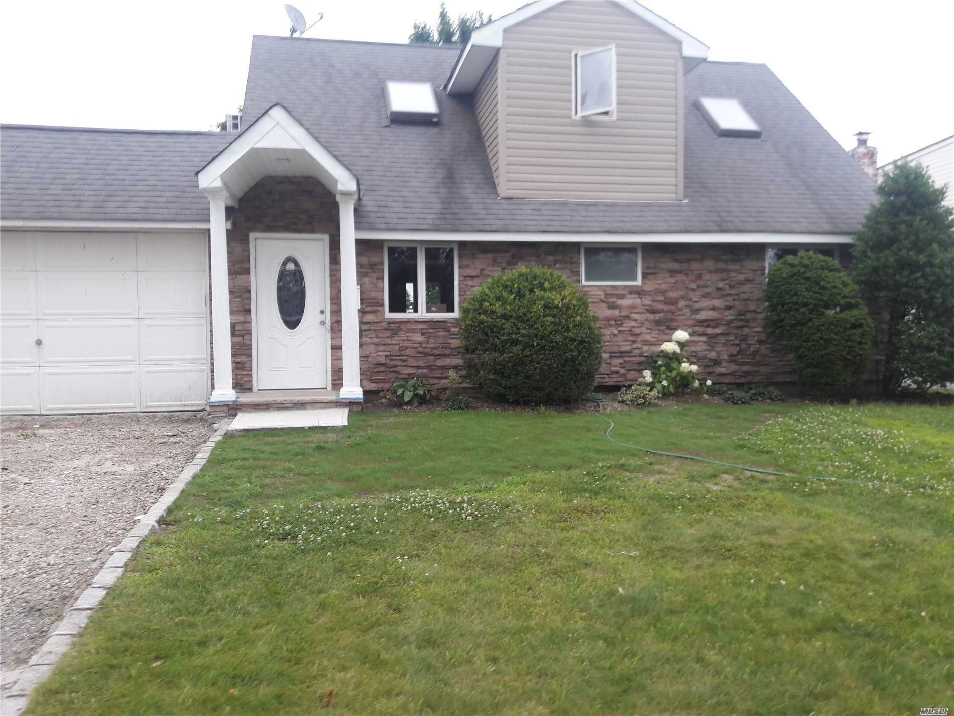 #1 photo, 35 Chickadee Lane, 長島 Levittown , NY 11756