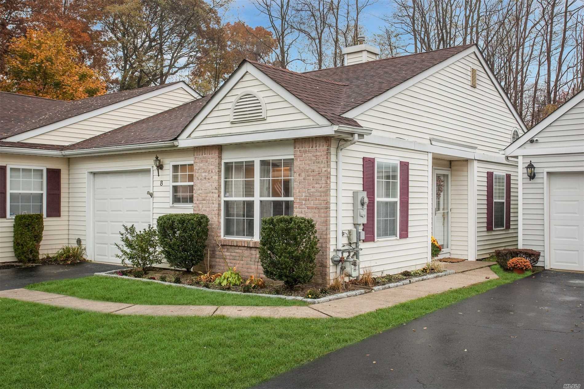 #1 photo, 8 Chipmunk Trail, 롱 아일랜드 Coram , NY 11727