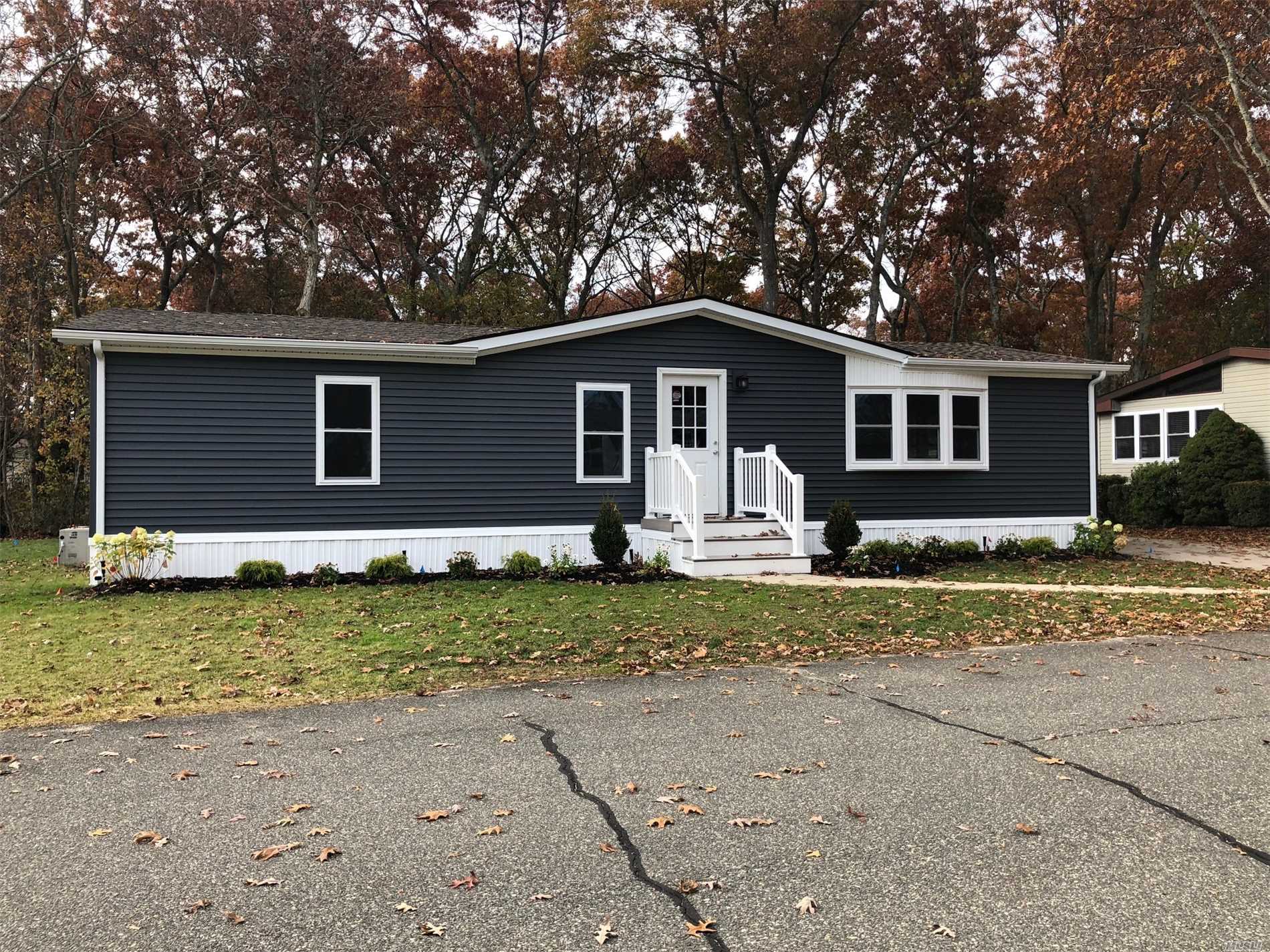 #1 photo, 1661-433 Old Country Road, Riverhead , NY 11901