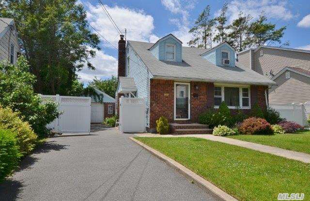 #1 photo, 185 N Herman Ave, Bethpage , NY 11714