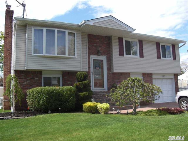 #1 photo, 239 Heathcote Road, Lindenhurst , NY 11757