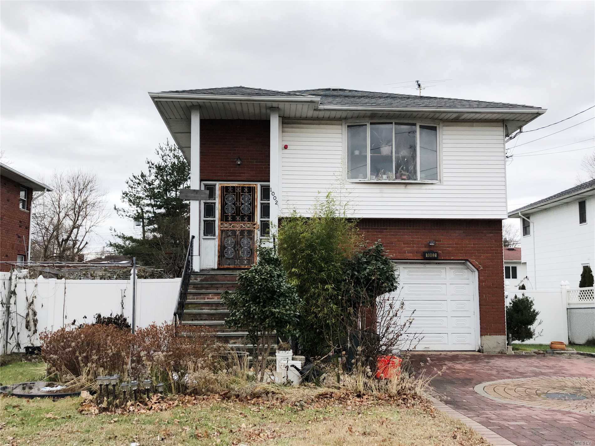 #1 photo, 1002 Fletcher Avenue, ナッソー郡 Valley Stream , NY 11580